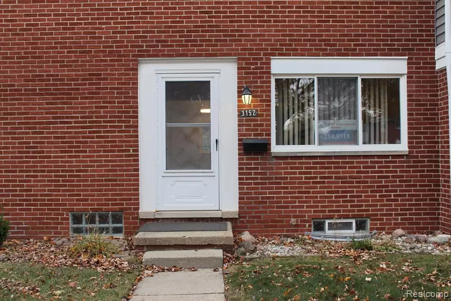 3152 Bookham Dr, Auburn Hills, MI 48326