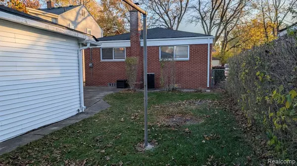 Dearborn Heights, MI 48125,18302 COLGATE Street