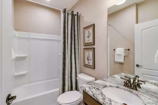 Utica, MI 48315,55674 OAK POINTE Drive