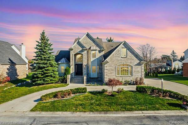 82 WALTONSHIRE Court, Rochester Hills, MI 48309