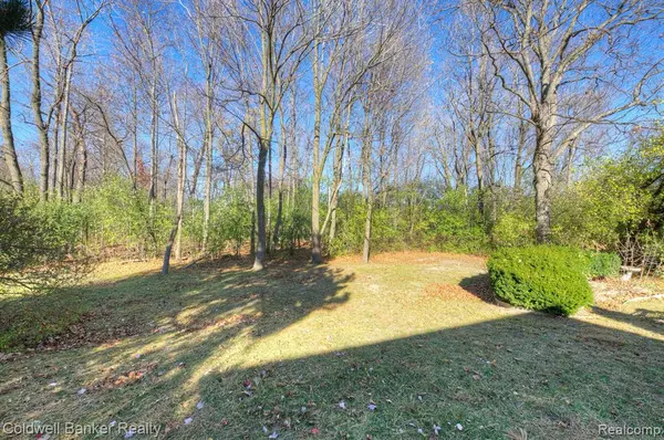 Troy, MI 48083,1855 N LAKE Drive