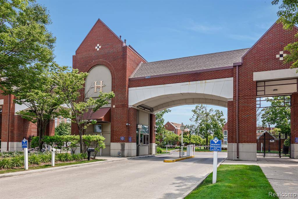3320 SPINNAKER Lane, Detroit, MI 48207
