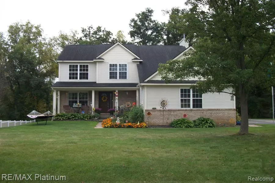 3017 HUNTERS Way, Pinckney, MI 48169