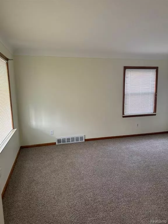 Eastpointe, MI 48021,22068 DAVID Avenue
