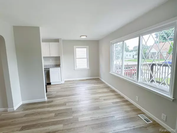 Eastpointe, MI 48021,22409 BEECHWOOD Avenue