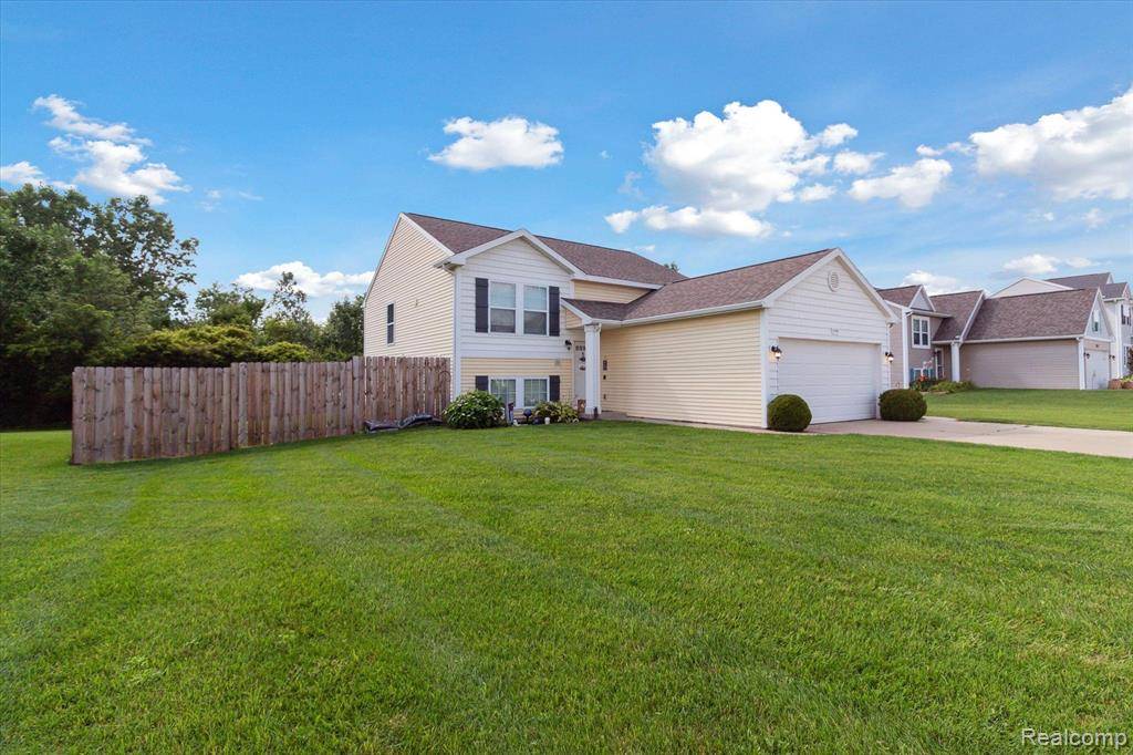 Grand Blanc, MI 48439,4466 PEBBLE CREEK Boulevard