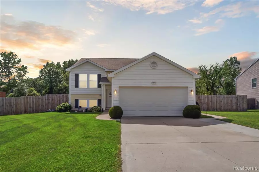 4466 PEBBLE CREEK Boulevard, Grand Blanc, MI 48439