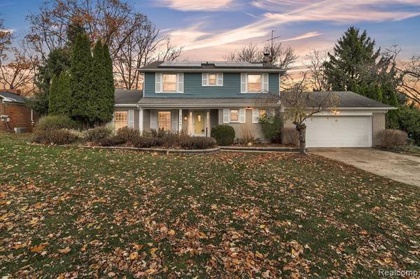 4248 WHITEBIRCH Drive, West Bloomfield, MI 48323