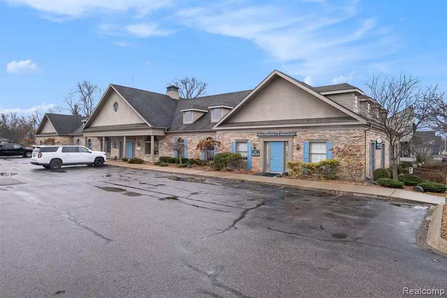 1063 W HILL Road, Flint, MI 48507