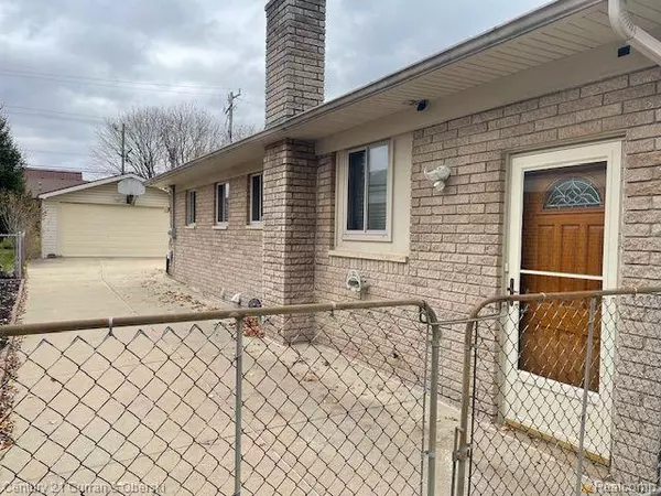 Dearborn Heights, MI 48127,8606 ROBINDALE Avenue