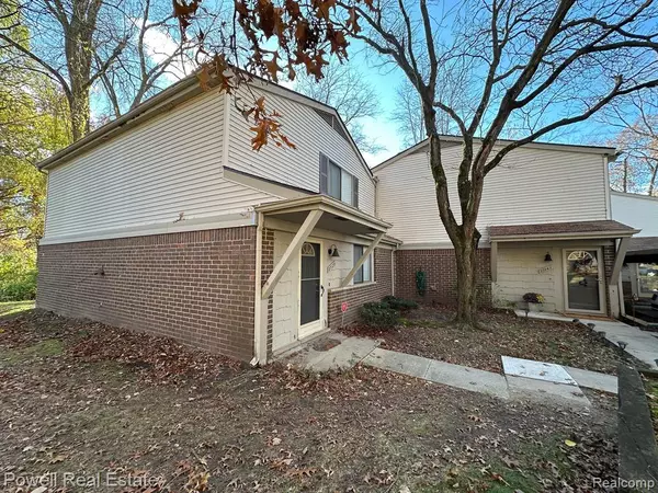 Southfield, MI 48034,27129 FARMBROOK VILLA Drive