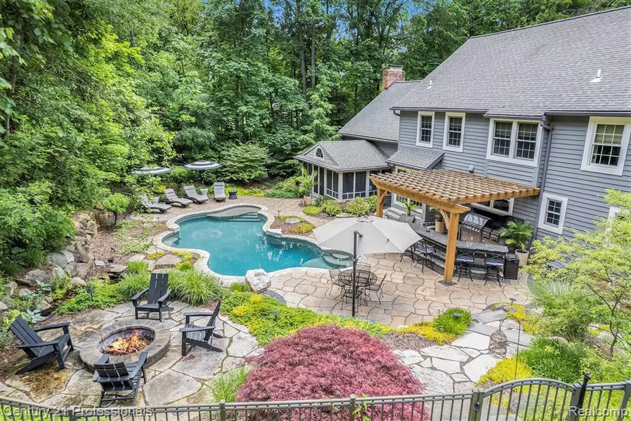 7220 Hillside Drive, Clarkston, MI