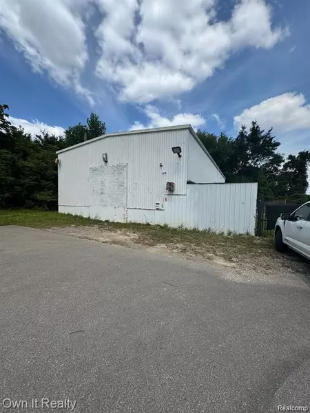 8060 HOLMES Street, Detroit, MI 48210