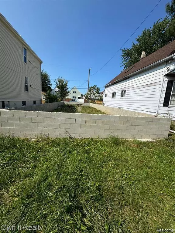 Hamtramck, MI 48212,2689 EDWIN Street