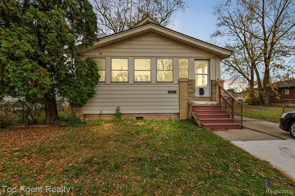 Eastpointe, MI 48021,21939 FIRWOOD Avenue