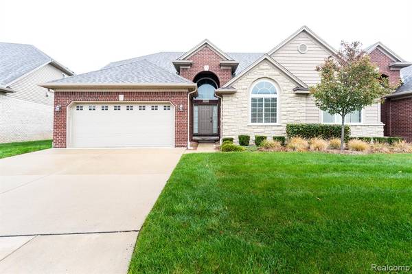 5277 HAWKSEYE Trace, Warren, MI 48092