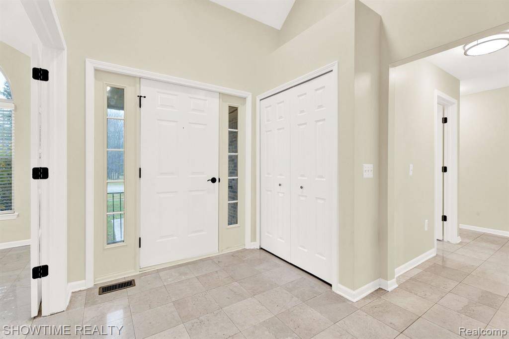 Clinton Twp, MI 48036,42810 LITTLE Road