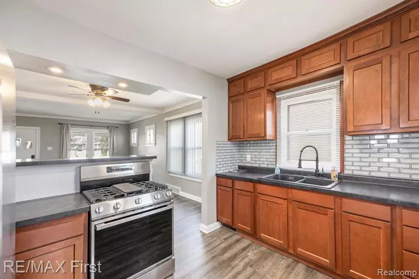 Mount Clemens, MI 48043,45 ENGLEWOOD Street