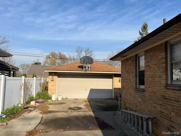 Lincoln Park, MI 48146,2216 MILL Street