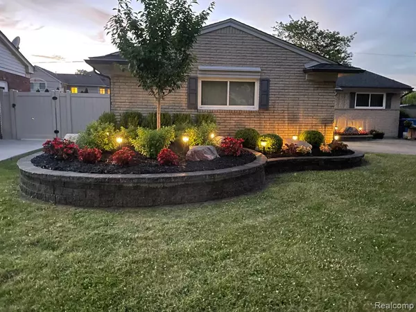 Dearborn Heights, MI 48127,27126 ROCHELLE Street