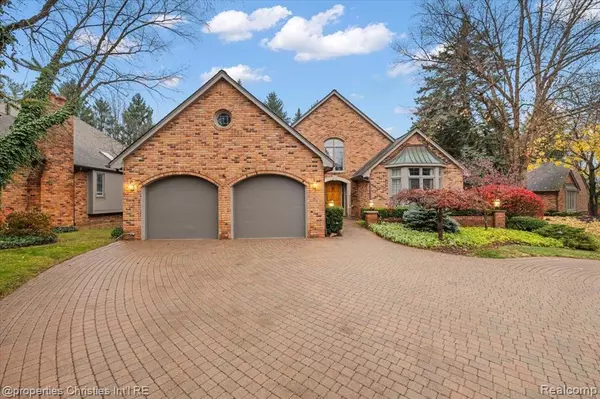 5579 Pine Brooke Court, Bloomfield Hills, MI 48304