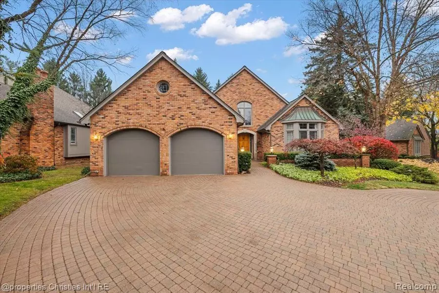 5579 Pine Brooke Court, Bloomfield Hills, MI 48304