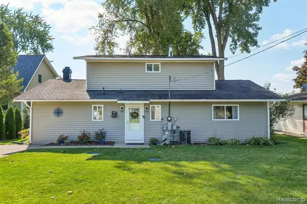 Holly, MI 48442,487 BLUEWATER Drive