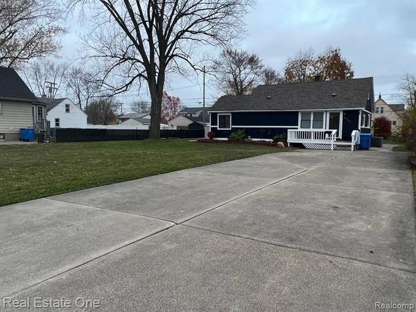 4947 EDGEWOOD Street, Dearborn Heights, MI 48125