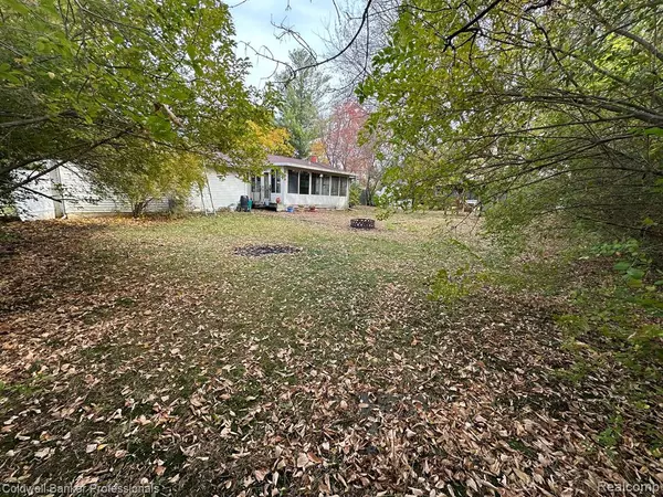 Lapeer, MI 48446,1725 CARRIAGE Lane