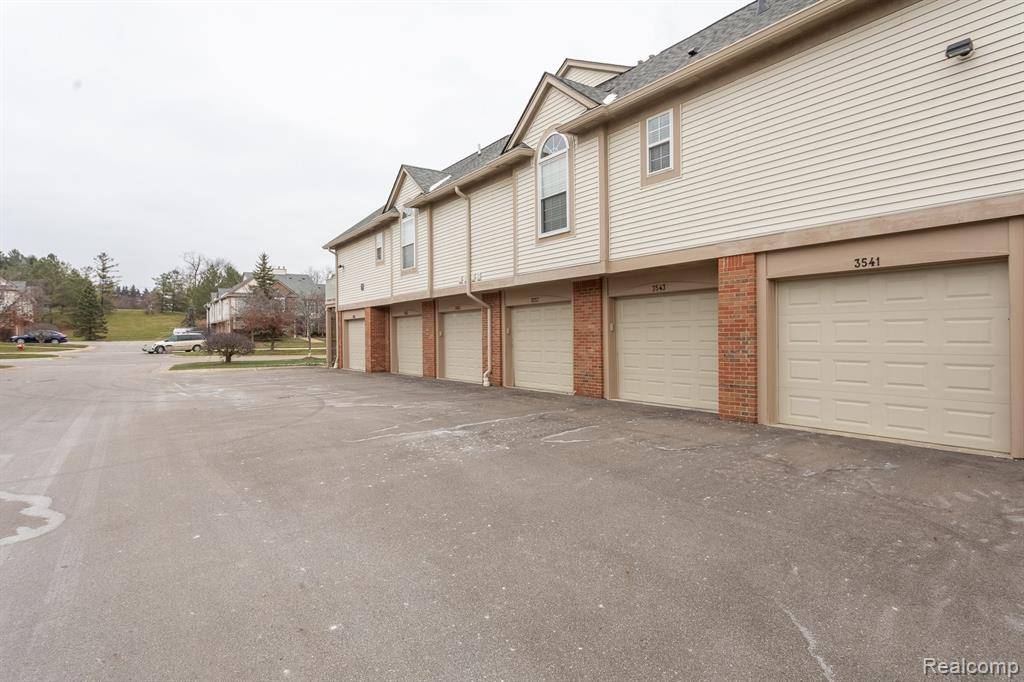 Rochester, MI 48306,3563 OAKMONTE Boulevard