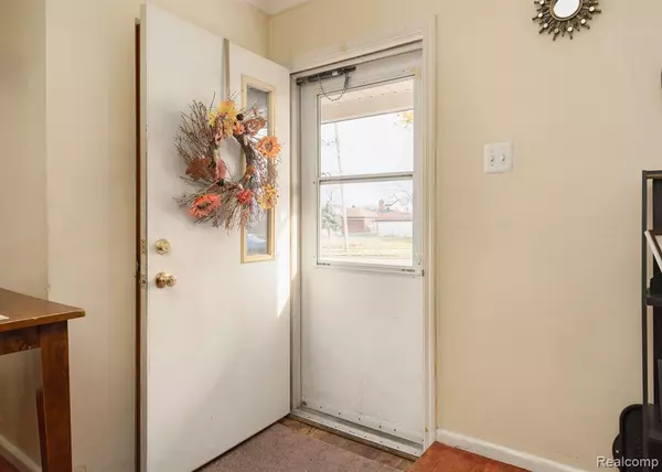 Redford, MI 48239,9375 RIVERVIEW