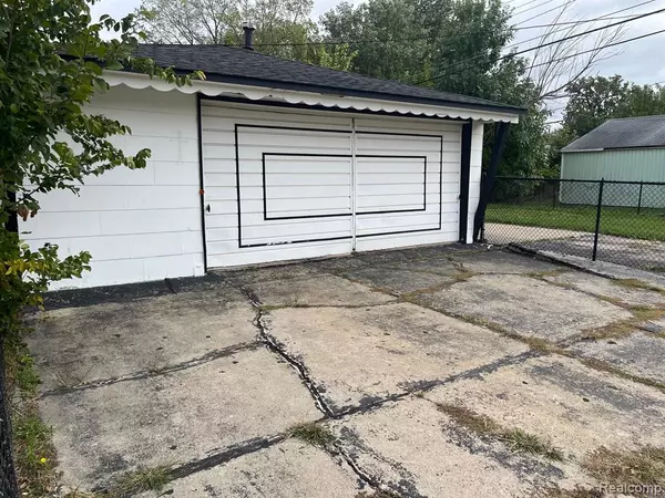 Warren, MI 48089,13304 JULIUS Avenue