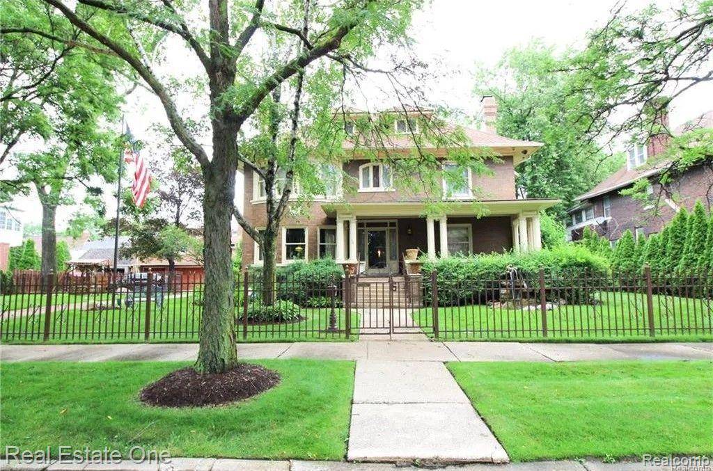 Detroit, MI 48202,90 EDISON Street
