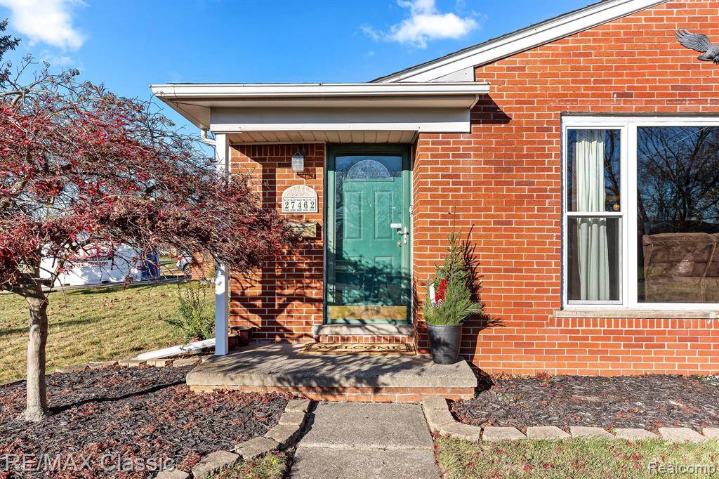 Livonia, MI 48154,27462 LYNDON Street