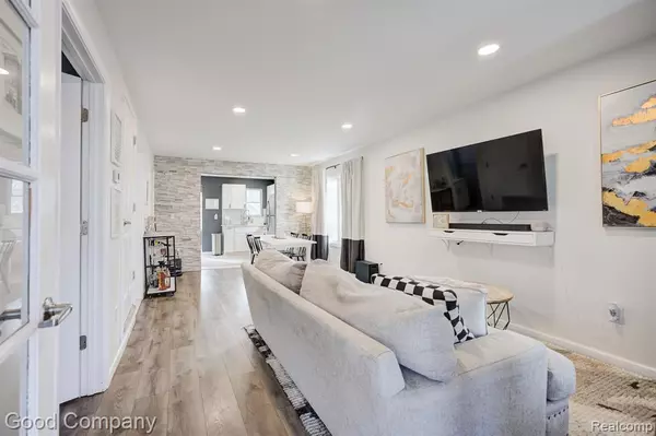 Hazel Park, MI 48030,976 E COY Avenue