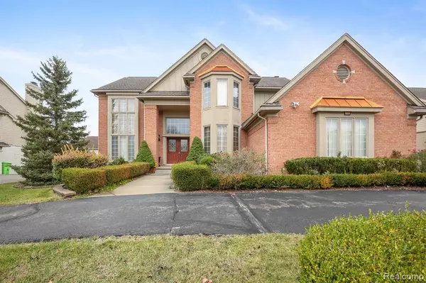 West Bloomfield, MI,6569 WHISPERING WOODS Drive
