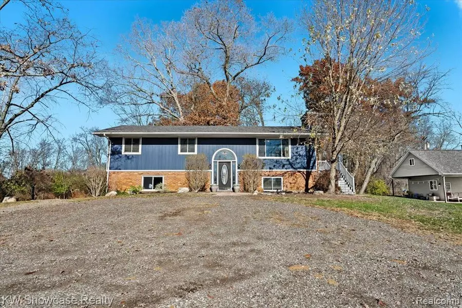 3190 W COON LAKE Road, Howell, MI 48843