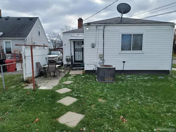Roseville, MI 48066,17717 OAKDALE Street