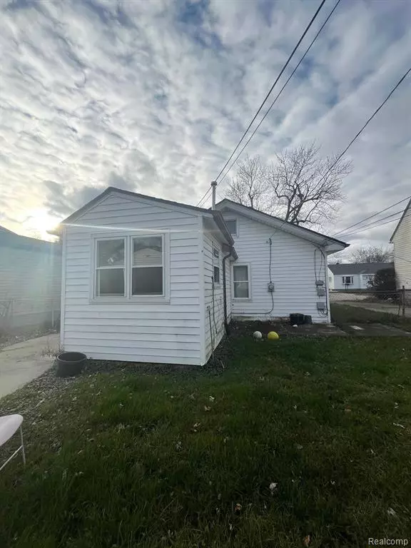 Eastpointe, MI 48021,23058 SHAKESPEARE Avenue