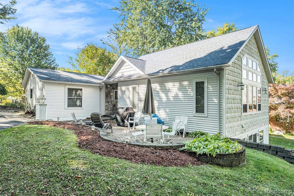 3829 S SHORE Drive, Lapeer, MI 48446