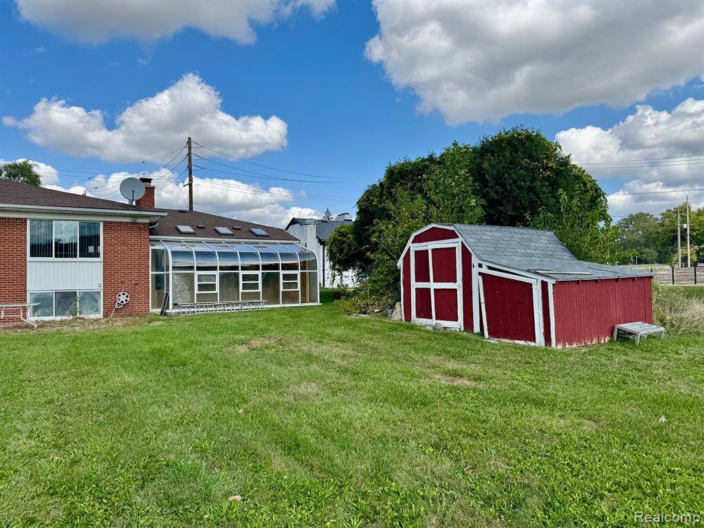 Pontiac, MI 48341,915 JAMES K Boulevard
