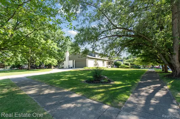 Grosse Ile, MI 48138,21811 CANTERBURY Avenue