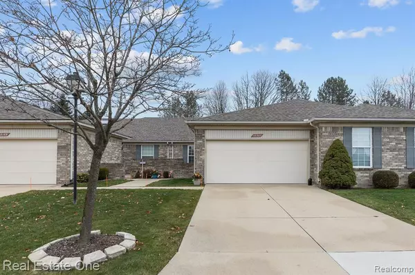 18207 PLEASANT VALLEY Drive, Macomb, MI 48044