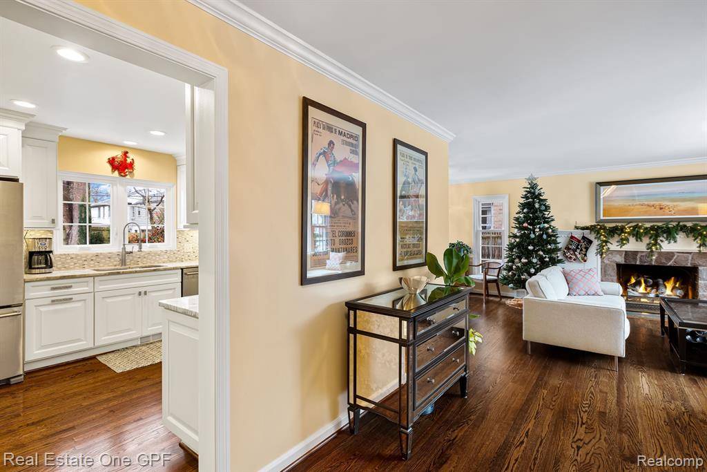 Grosse Pointe Farms, MI 48236,255 HAMILTON