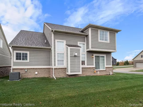 Auburn Hills, MI 48326,3940 MAPLE Lane