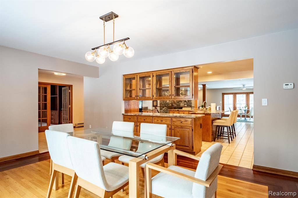 Hartland, MI 48353,4352 FENTON Road
