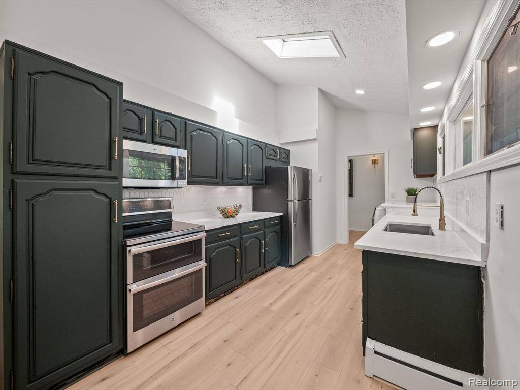 Bloomfield Hills, MI 48301,4550 W MAPLE Road