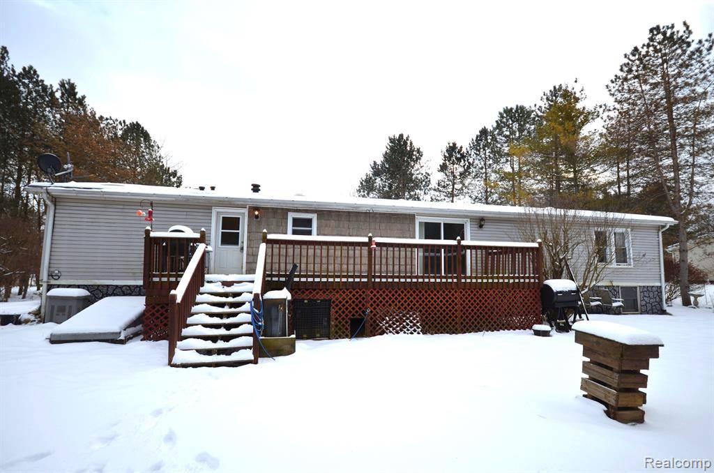 Columbiaville, MI 48421,446 LOU ALICE Drive