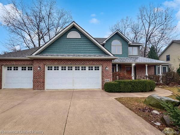 9419 SHELTERING OAKS Drive, Brighton, MI 48114