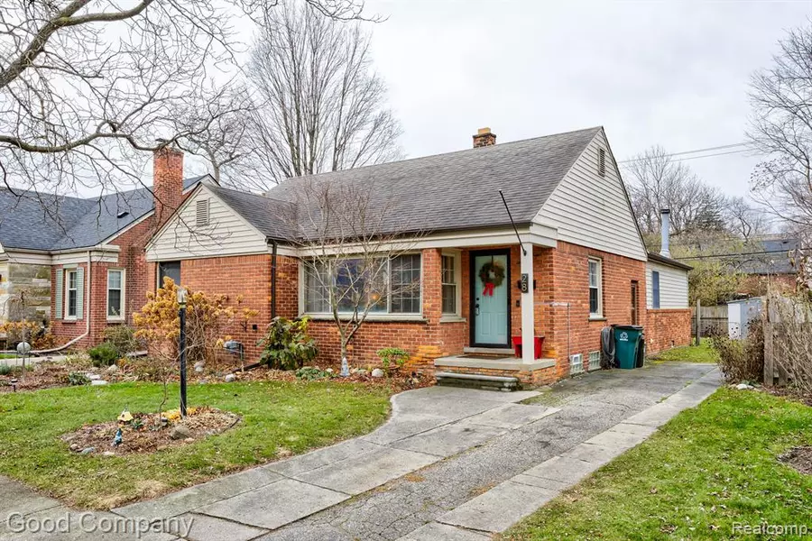 28 MAPLEFIELD Road, Pleasant Ridge, MI